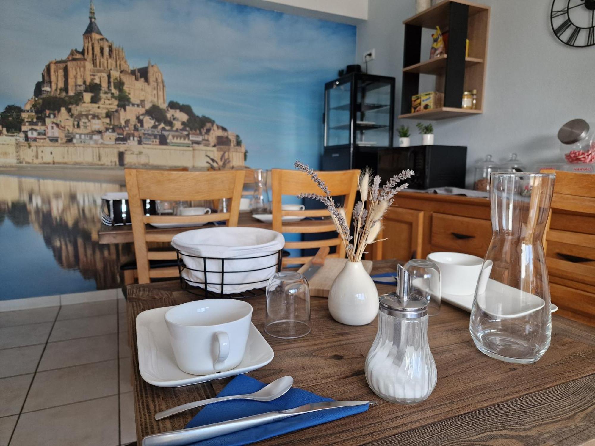 L'aurore De La Baie, Vue Sur Le Mont-saint-michel Huisnes-sur-Mer